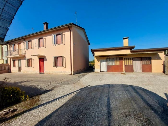 Casa con 6 locali in vendita in Villa D'Adige, Badia Polesine