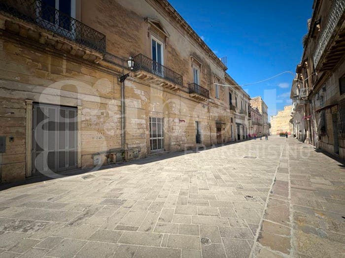 Appartamento trilocale in vendita in via principi di savoia, Centro Storico, Lecce