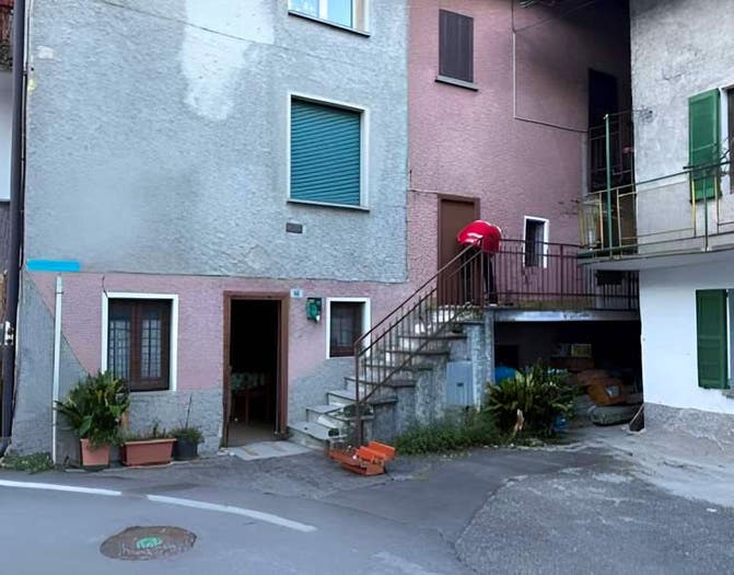 Appartamento trilocale in vendita in Via alla Chiesa, Colico Piano, Colico