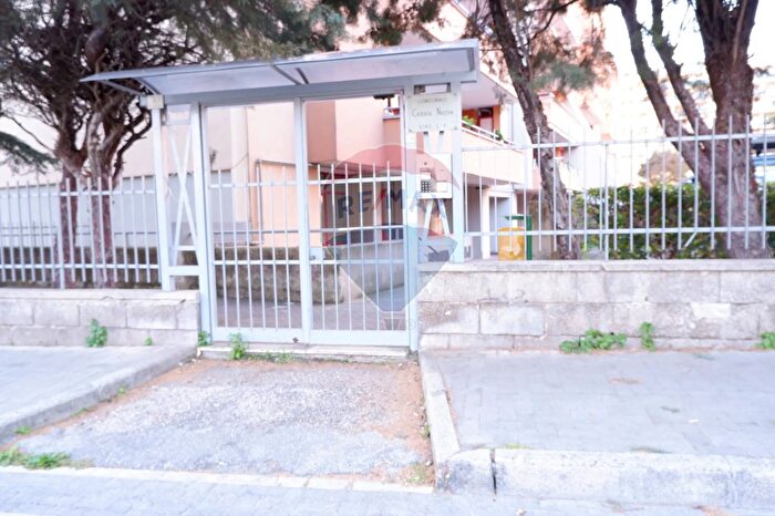 Appartamento con 5 locali in vendita in Viale degli Aranci, Caserta