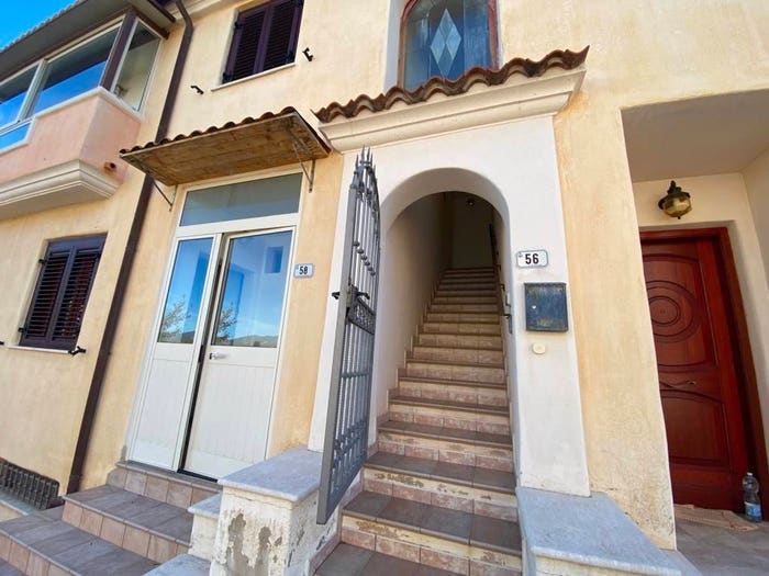 Appartamento con 5 locali in vendita in Via John e Robert Kennedy, Centro, Orosei