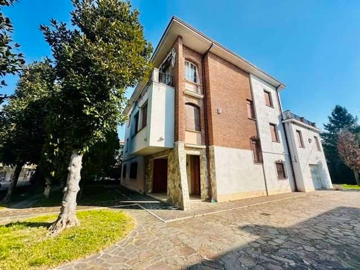 Casa con 6 locali in vendita in via Trentini, Centro, Mirandola