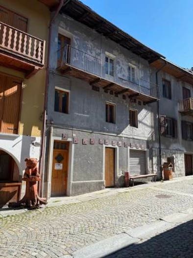 Casa con 6 locali in vendita in Via Roma, Centro, Cesana Torinese
