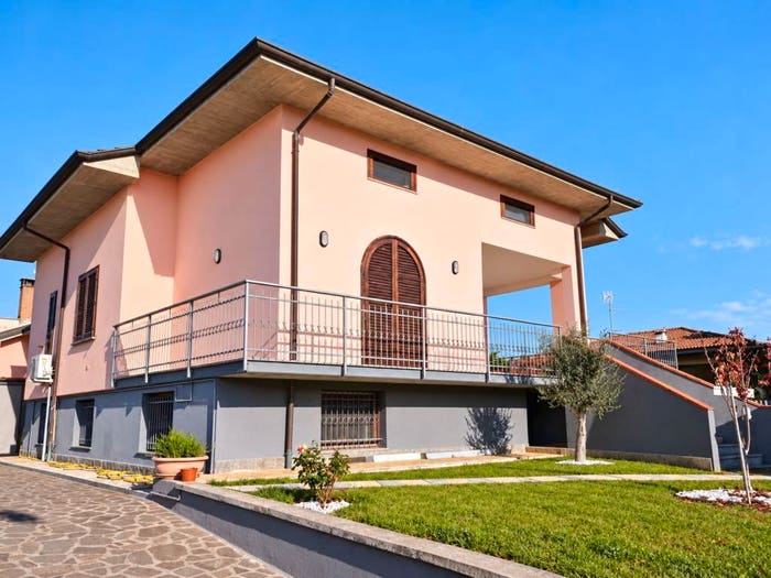 Casa con 6 locali in vendita in Via Aldo Moro, Torrazza Coste