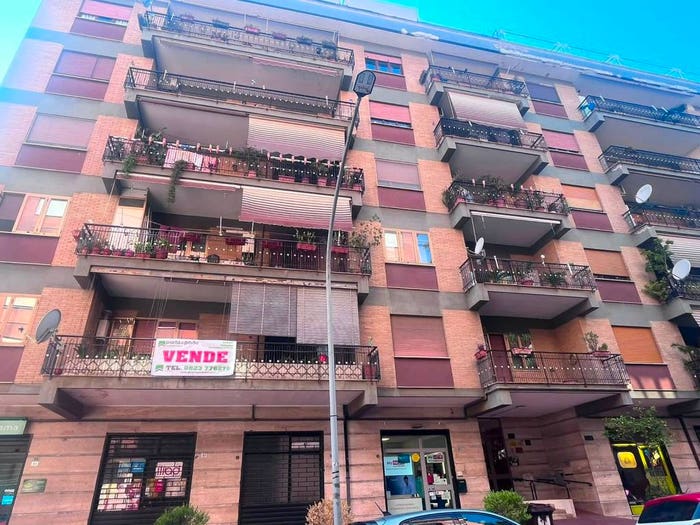 Appartamento quadrilocale in vendita in Via Sardegna, Casagiove