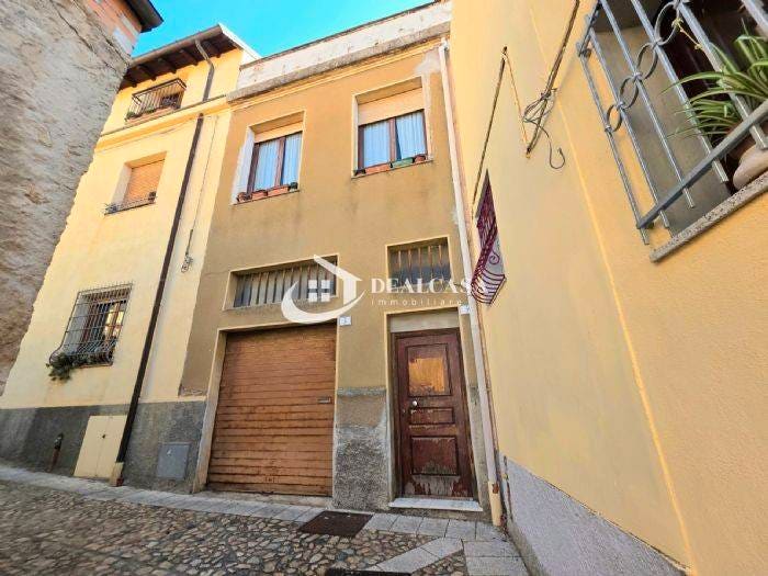 Casa con 5 locali in vendita in Vicolo Giuseppe Parini, Centro, Nuoro