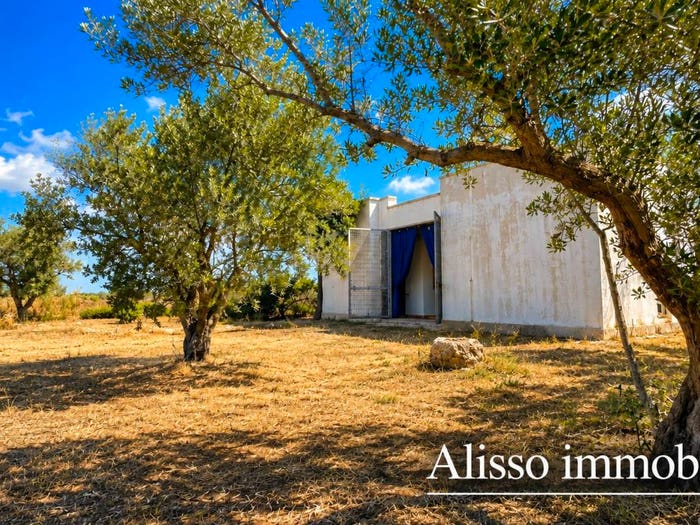 Casa con 6 locali in vendita in Strada Comunale del Mito, Tricase