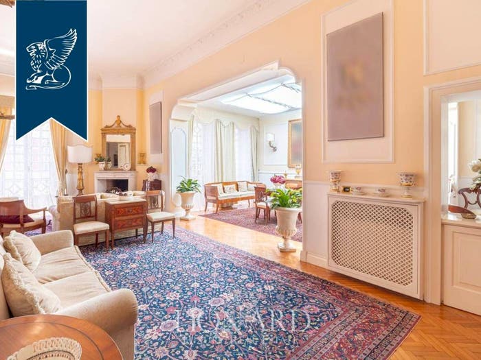 Casa con 6 locali in vendita in Piazza Amedeo Parco Margherita, Napoli