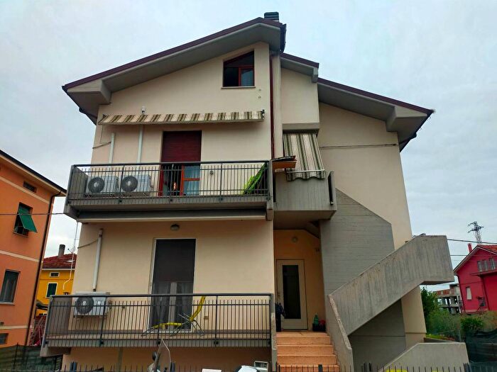Appartamento con 5 locali in vendita in Via Lago di Como, Villa Ceccolini, Pesaro
