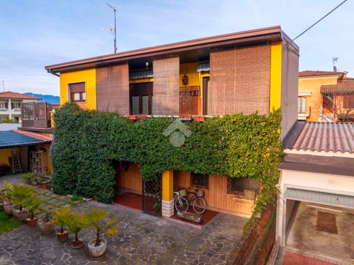Casa trilocale in vendita in Via silvio pellico, Centro, Castenedolo