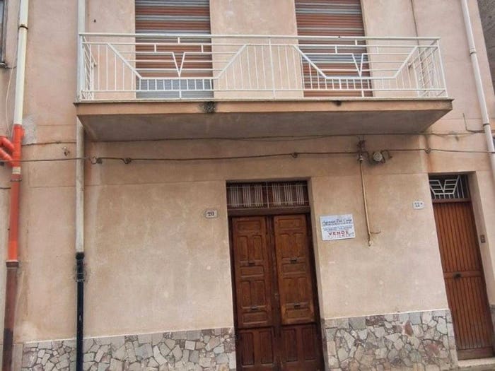 Casa con 6 locali in vendita in Via Ugo Foscolo, Semicentro, Alcamo