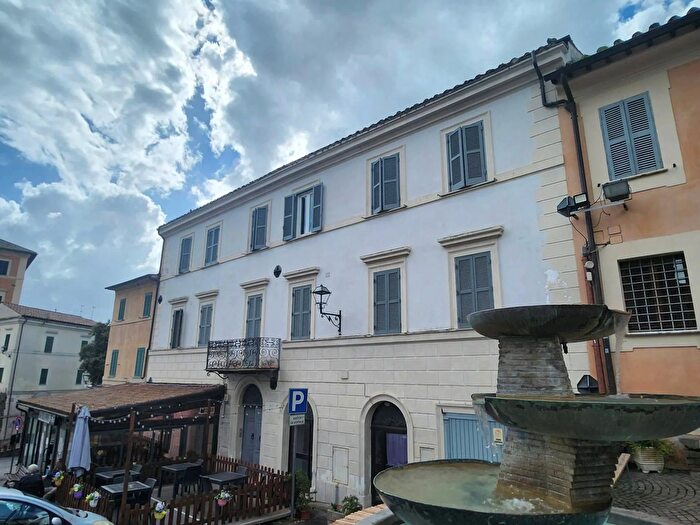 Appartamento trilocale in vendita in Piazza Vittorio Emanuele, Forano