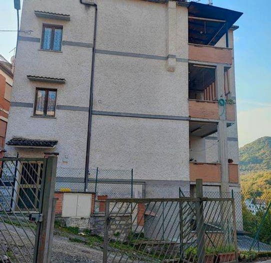 Appartamento trilocale in vendita in Via Del Giardinetto, Sambuci