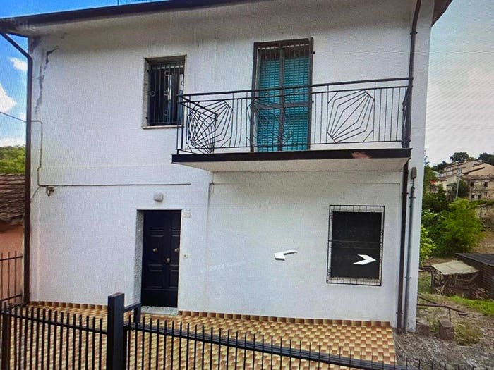 Casa quadrilocale in vendita in Via Santa Maria, Vallesaccarda
