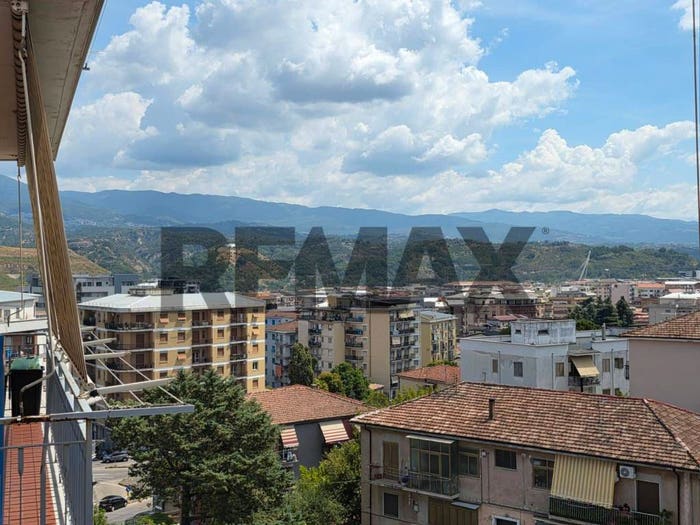 Appartamento con 5 locali in vendita in Piazza Maggio, Stadio Città, Cosenza