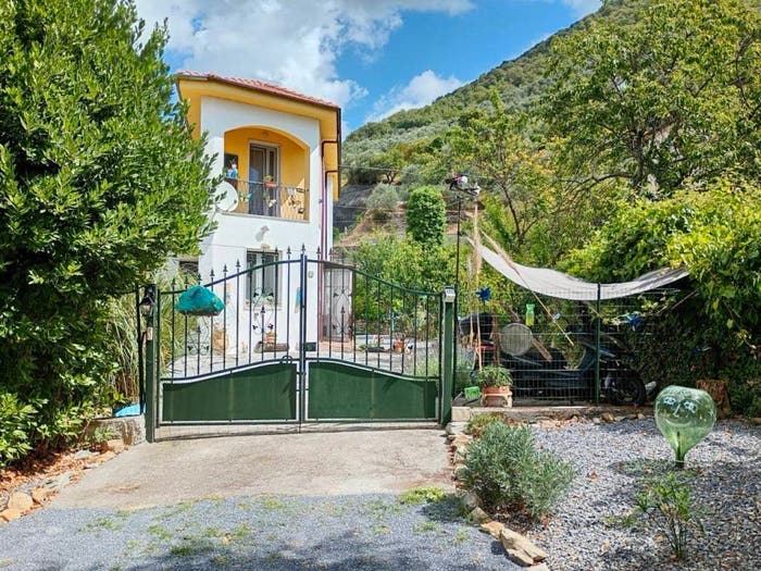 Casa quadrilocale in vendita in Via Edmondo De Amicis, Centro, Chiusanico