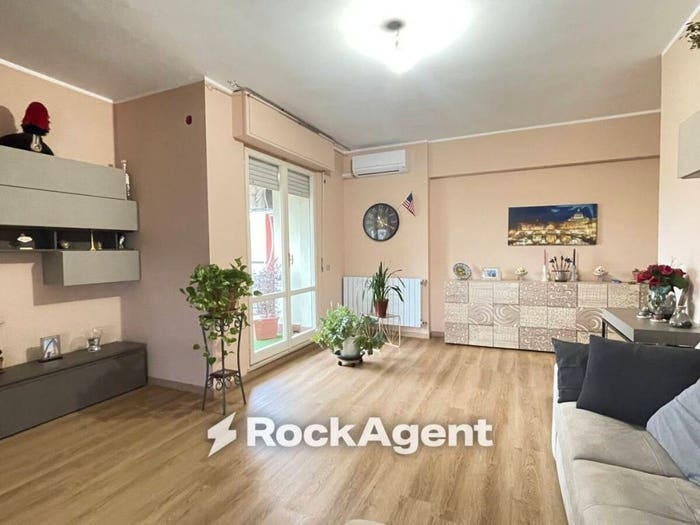 Casa con 5 locali in vendita in Via Nazionale, Bellante Stazione, Bellante