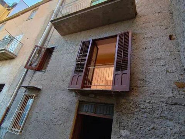 Casa con 6 locali in vendita in Via Raffaello Sanzio, Aragona
