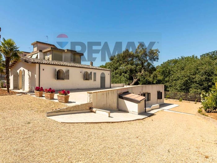 Casa con 6 locali in vendita in Via Fisicara, Centro, Caltagirone