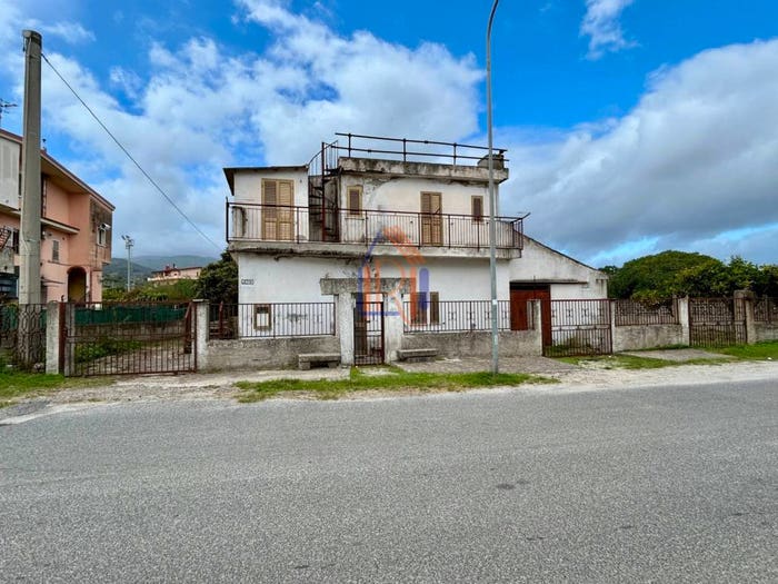 Casa trilocale in vendita in Viale della Repubblica, Marina Di Davoli, Davoli