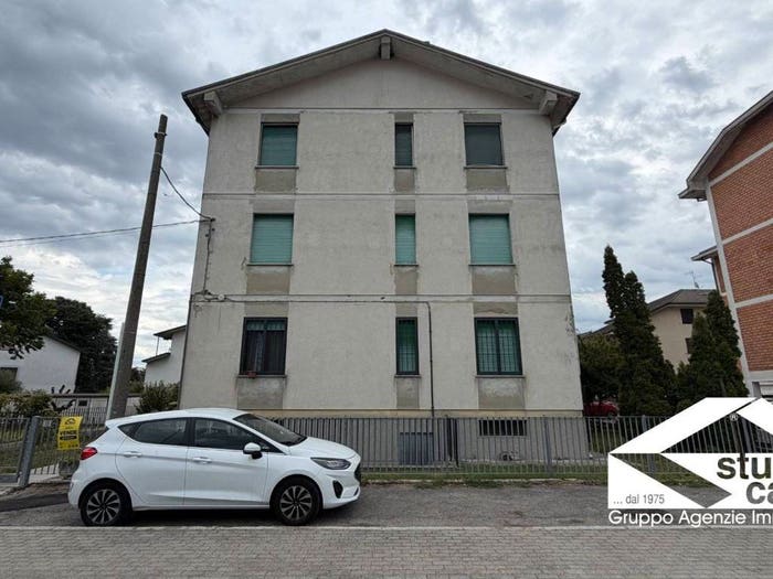 Appartamento trilocale in vendita in via dei caduti, Centro, Carpiano