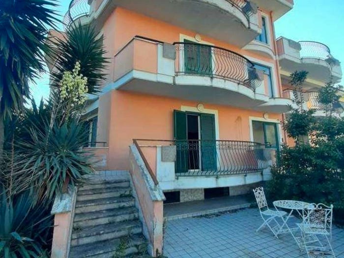 Appartamento con 6 locali in vendita in VIA ROMANIA, Centro, Fondi