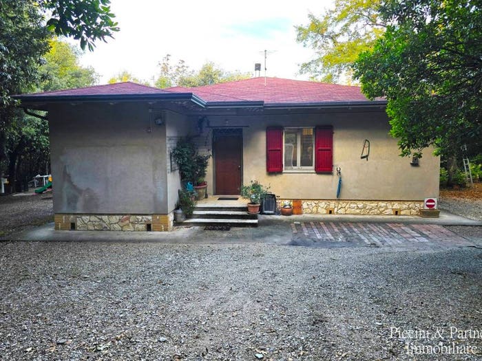 Casa con 6 locali in vendita in Via Cinque Cerri, Centro, Bettona