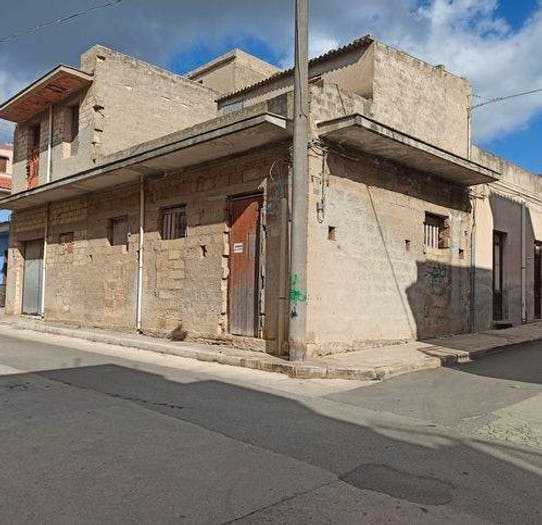 Casa con 6 locali in vendita in Via L Bissolati, Centro, Pachino