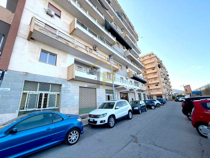 Appartamento con 5 locali in vendita in Via Antonio Vivaldi, Centro, Bagheria