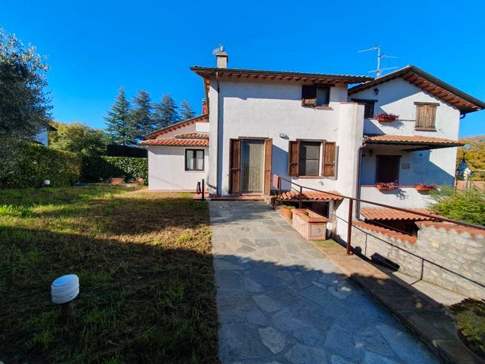 Casa quadrilocale in vendita in Via delle Querce, Centro, Pietralunga