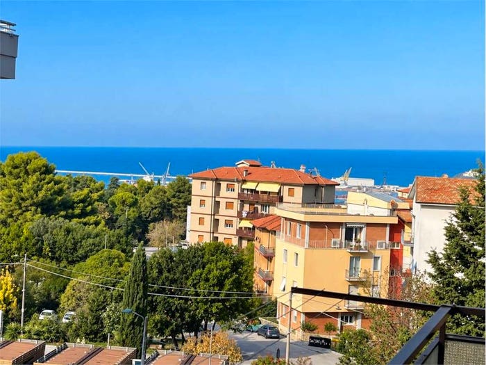 Appartamento quadrilocale in vendita in Posatora, Ancona