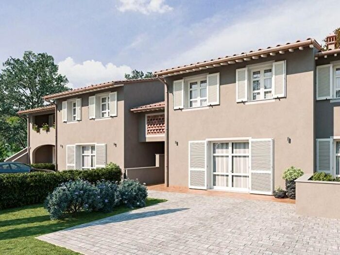 Casa con 6 locali in vendita in Pontedera
