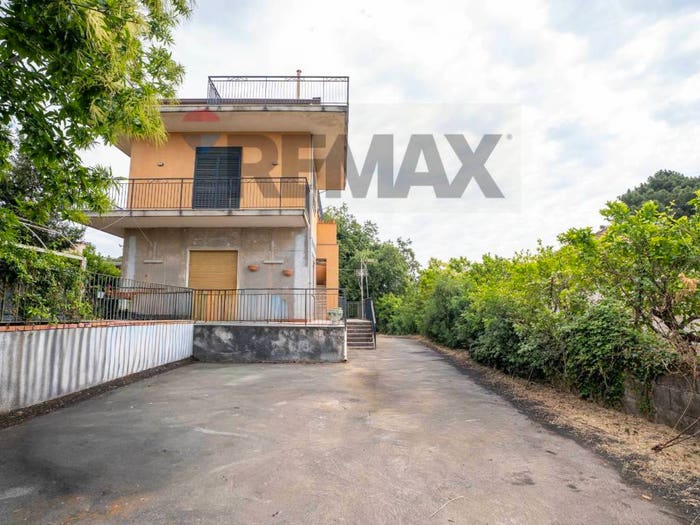 Appartamento trilocale in vendita in Via R Livatino, Lavinaio Monterosso, Aci Sant'Antonio