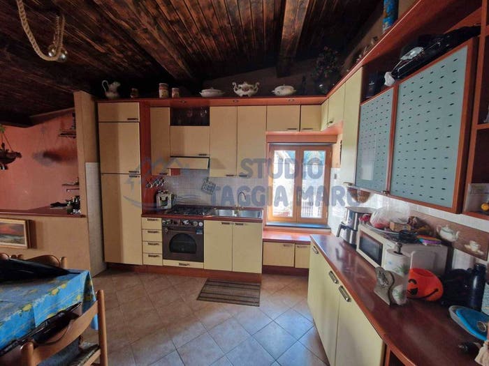 Appartamento trilocale in vendita in Via Marco Bianchi, Centro, Badalucco