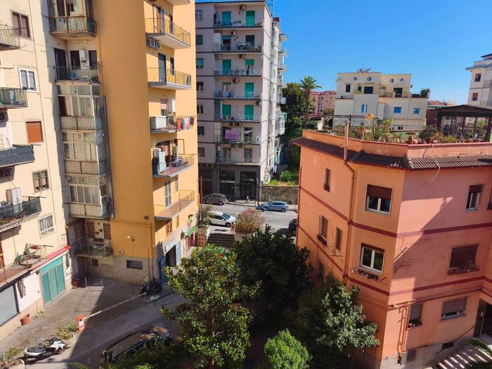 Appartamento con 5 locali in vendita in Via Michelangelo da Caravaggio, Fuorigrotta, Napoli