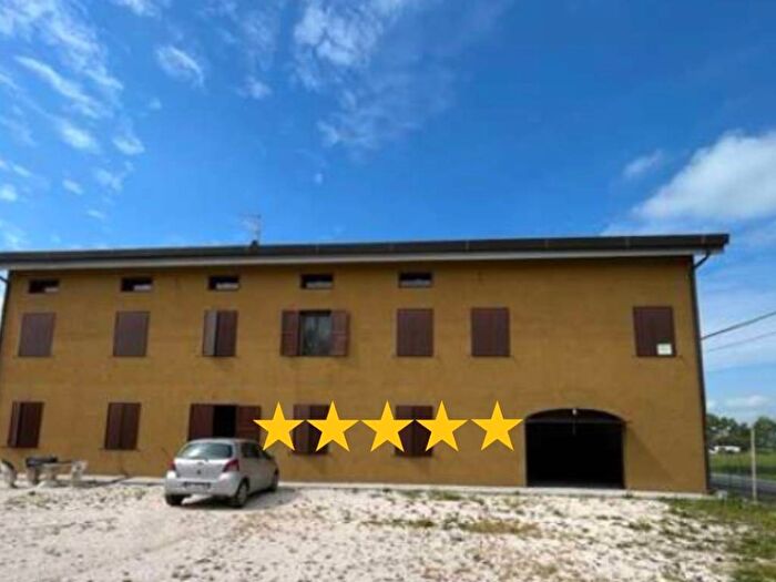 Appartamento con 6 locali in vendita in Via Zambone, Quistello