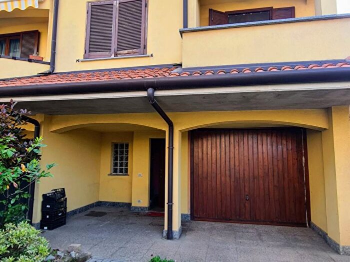Casa quadrilocale in vendita in Via santa colomba, Parco Castello, Legnano