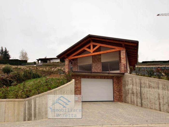 Casa con 5 locali in vendita in Corso Cortemilia, Corso Langhe Moretta Corso Cortemilia, Alba