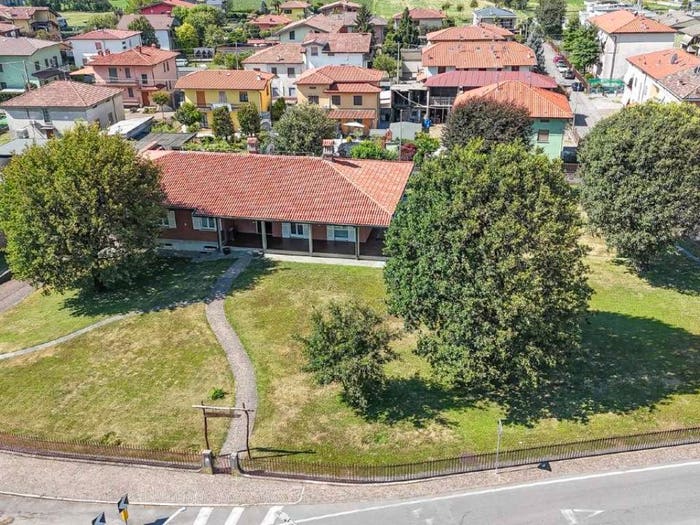 Casa con 6 locali in vendita in via IV Novembre, Osio Sopra