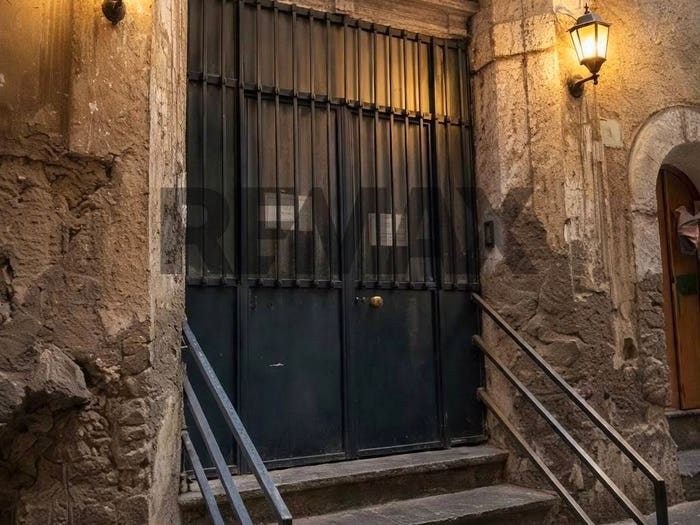 Appartamento trilocale in vendita in vico cariati, Quartieri Spagnoli, Napoli