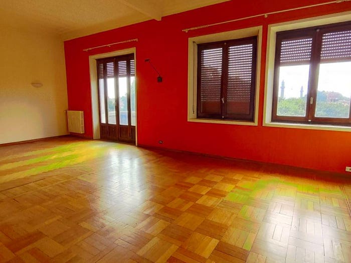 Appartamento quadrilocale in vendita in Piazza Dante Alighieri, Centro Storico, Pavia