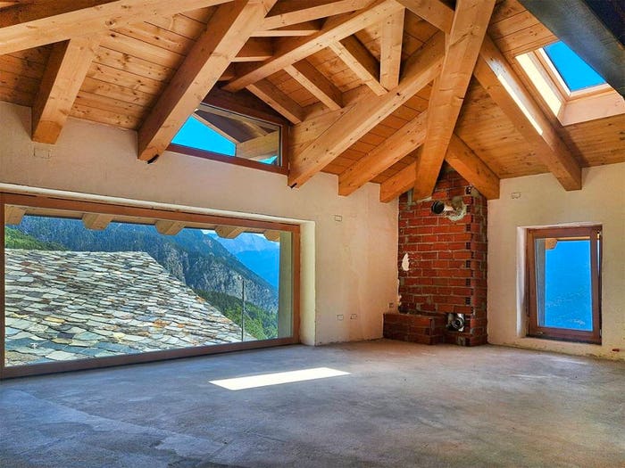 Casa quadrilocale in vendita in Frazione Cheverel, La Salle