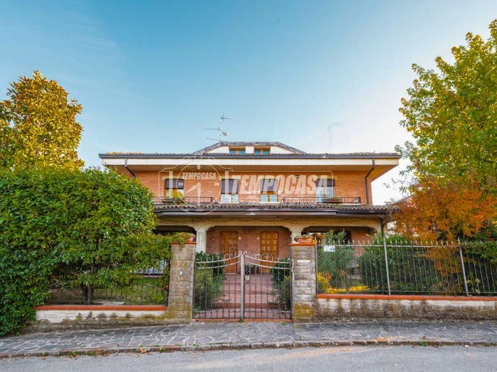 Casa con 6 locali in vendita in Via Ada Negri, Centro, Castelvetro di Modena