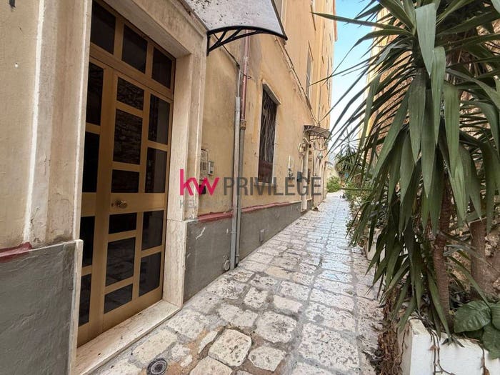 Appartamento trilocale in vendita in Vico Tommaso Rischinieri, Centro Storico, Brindisi