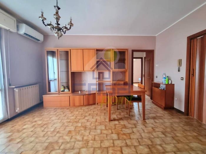 Appartamento trilocale in vendita in VIA CHIOSAZZO, Centro, Brembio