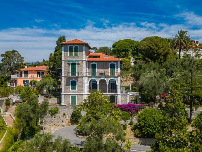 Appartamento trilocale in vendita in Via dei Colli, Zona Collinare, Bordighera