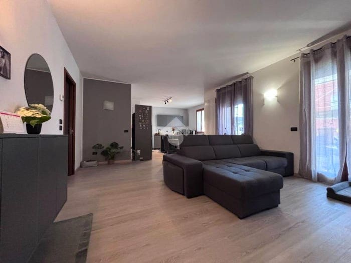 Appartamento quadrilocale in vendita in Via Gioacchino Rossini, Centro, Brugine