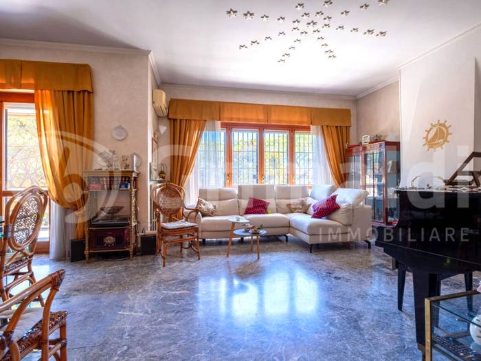 Appartamento quadrilocale in vendita in Via Ildebrando Vivanti, Mostacciano, Roma