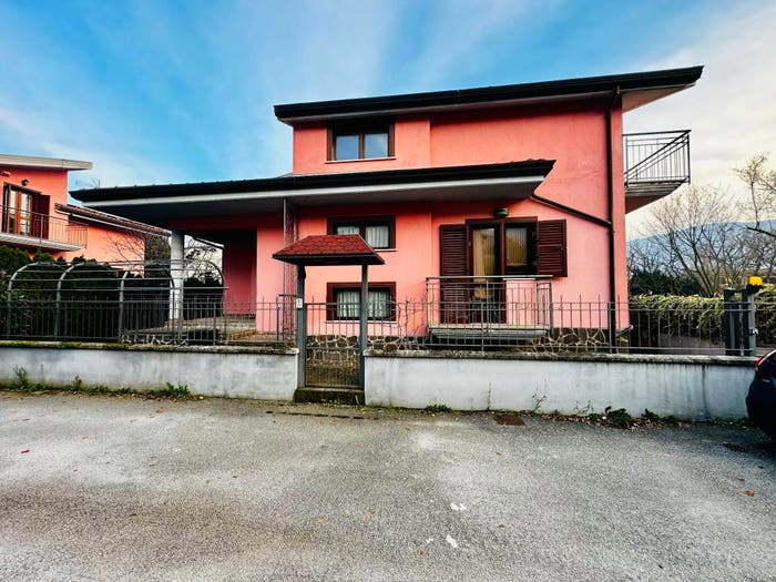 Casa con 6 locali in vendita in Via Alvanella, Centro, Monteforte Irpino