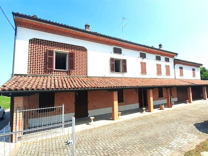Casa con 6 locali in vendita in Via Roma, Casal Cermelli